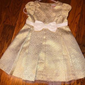 Little girls gold dress in size 18-24m
